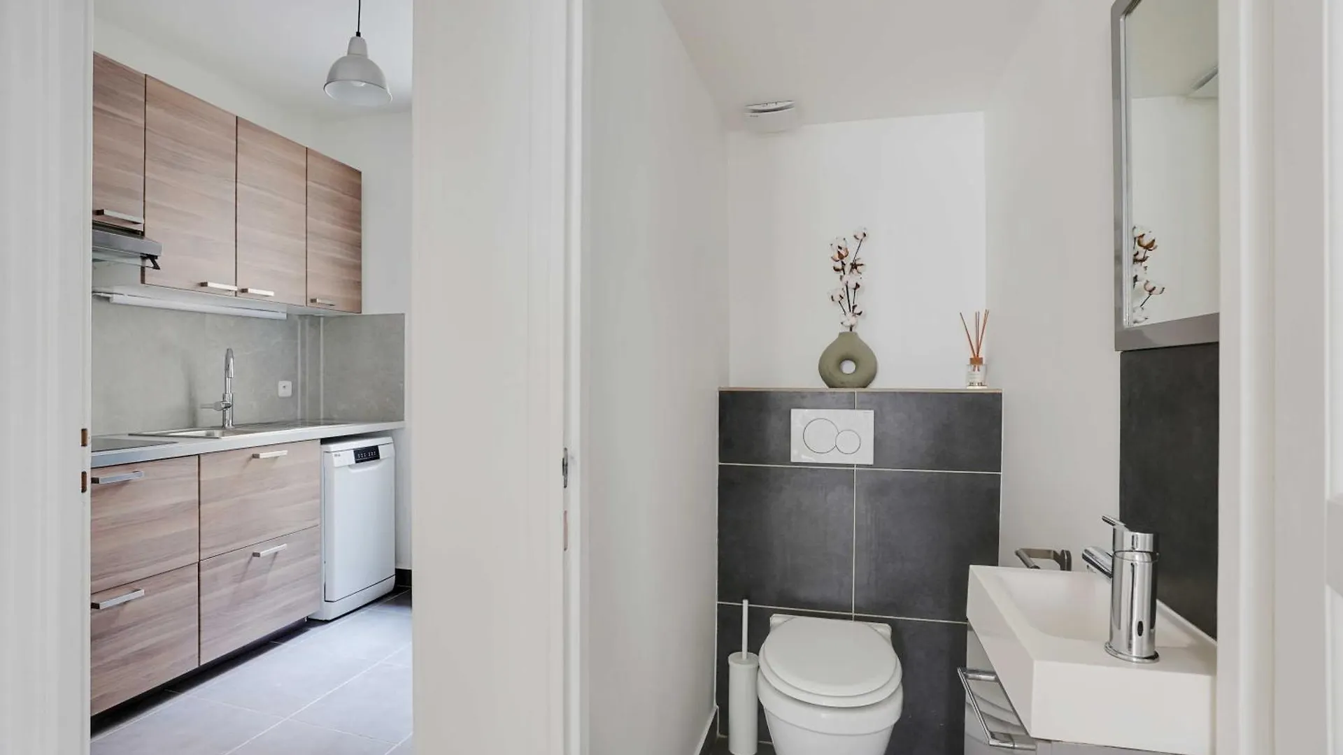 Modern Apartment - 2Bdr 6P - Paris 14E 0*,  France